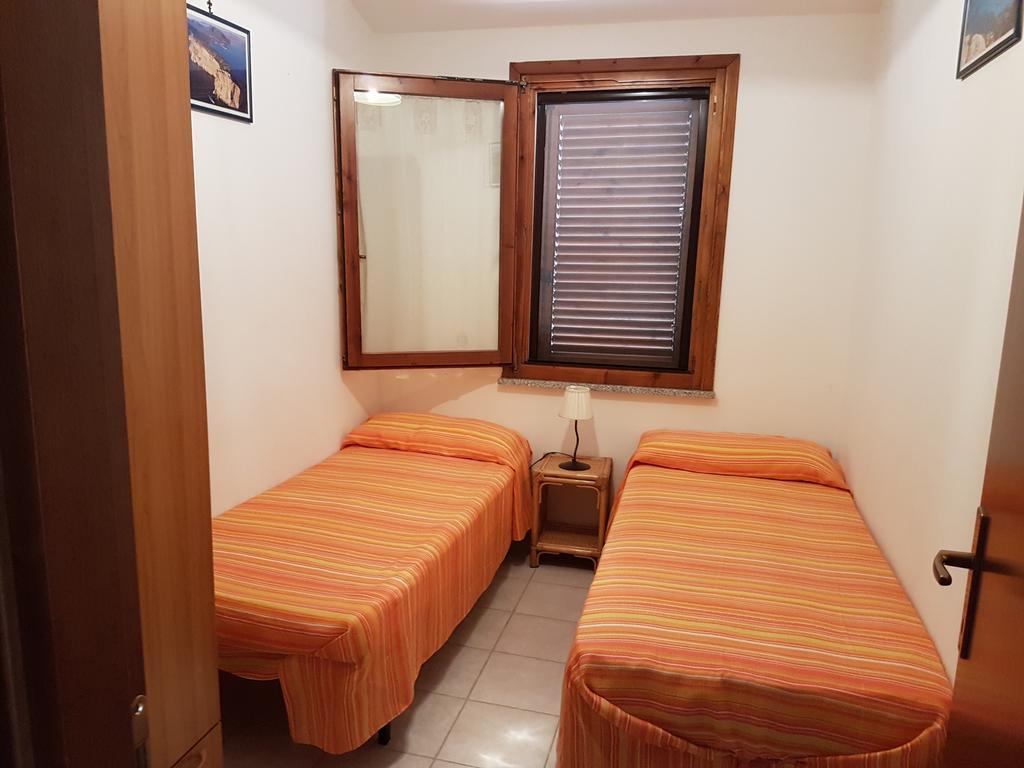 Casa Giovanna Porto Pino Bagian luar foto